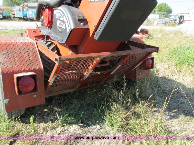 image for item AY9738 2007 Ditch Witch 1330 trencher