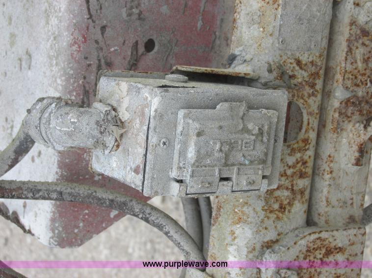 image for item E7338 2001 Snorkel TB60 boom lift