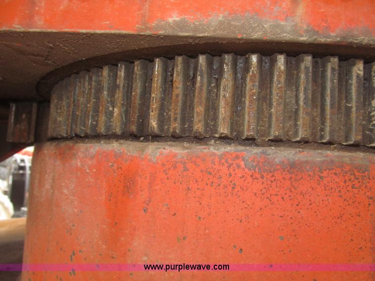 image for item E7338 2001 Snorkel TB60 boom lift