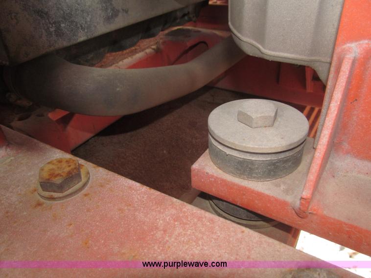 image for item E7338 2001 Snorkel TB60 boom lift