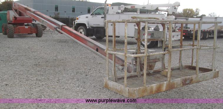 image for item E7338 2001 Snorkel TB60 boom lift