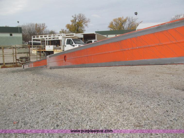 image for item E7338 2001 Snorkel TB60 boom lift