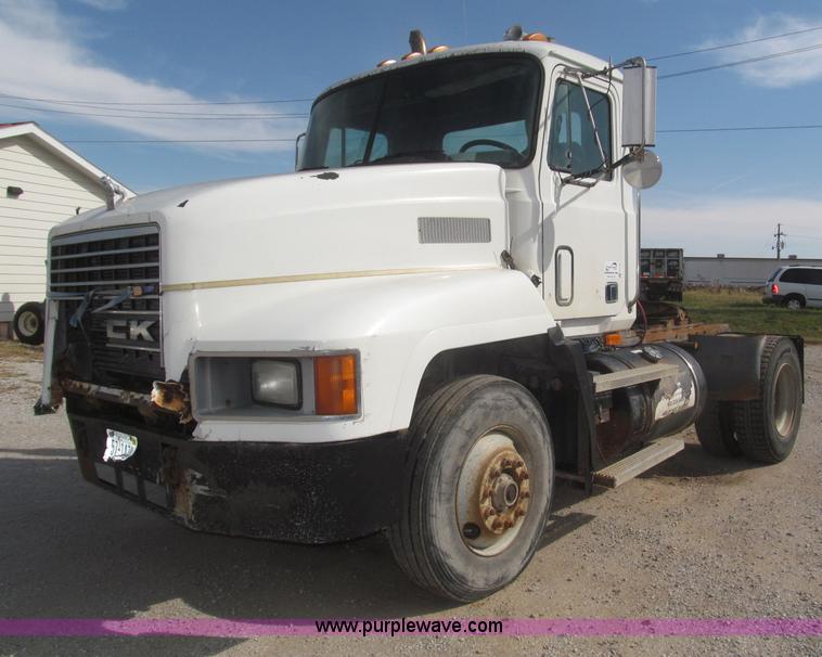 image for item F7149 1990 Mack CH612 semi truck