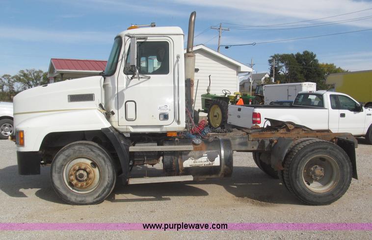 image for item F7149 1990 Mack CH612 semi truck