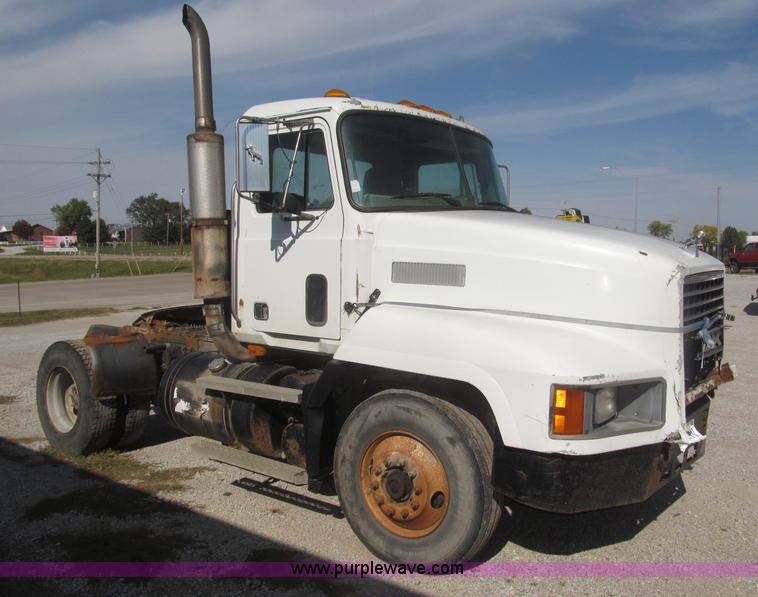image for item F7149 1990 Mack CH612 semi truck