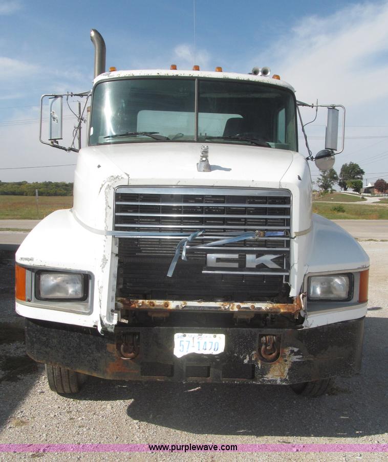 image for item F7149 1990 Mack CH612 semi truck