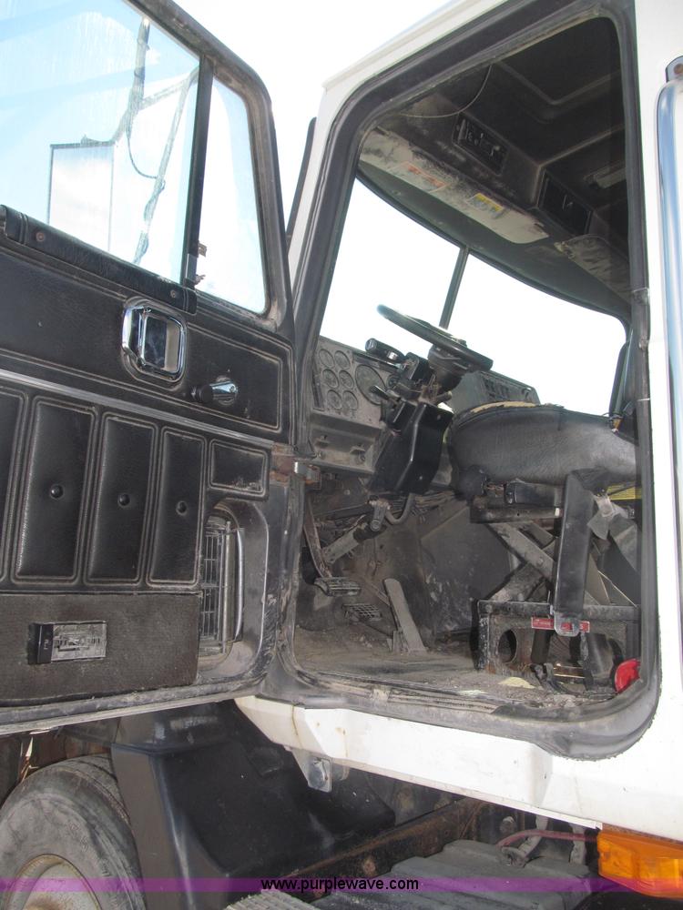 image for item F7149 1990 Mack CH612 semi truck