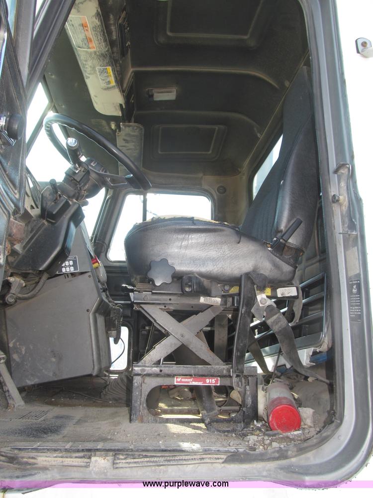 image for item F7149 1990 Mack CH612 semi truck