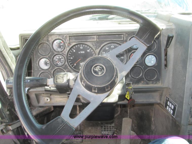 image for item F7149 1990 Mack CH612 semi truck