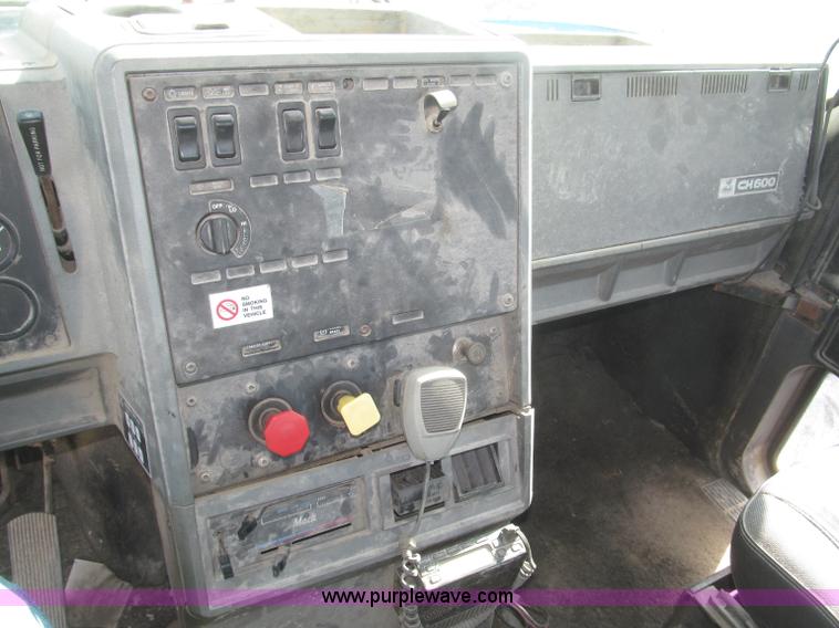 image for item F7149 1990 Mack CH612 semi truck