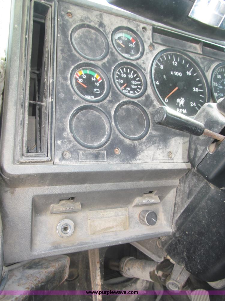 image for item F7149 1990 Mack CH612 semi truck