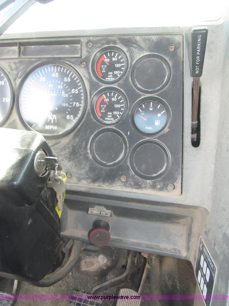 image for item F7149 1990 Mack CH612 semi truck