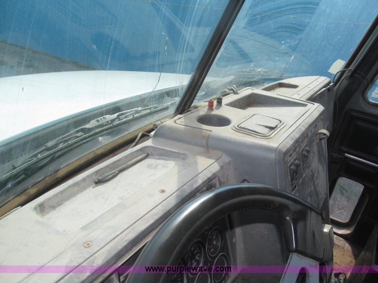 image for item F7149 1990 Mack CH612 semi truck