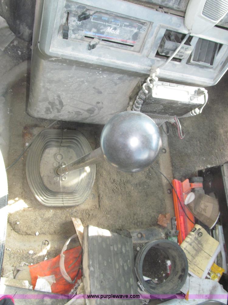 image for item F7149 1990 Mack CH612 semi truck