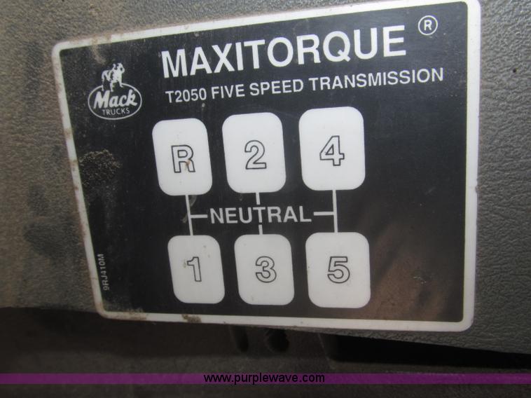 image for item F7149 1990 Mack CH612 semi truck