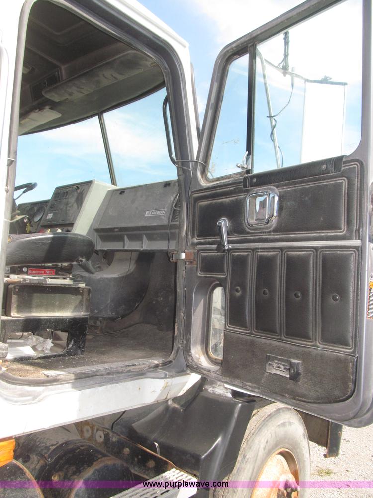 image for item F7149 1990 Mack CH612 semi truck