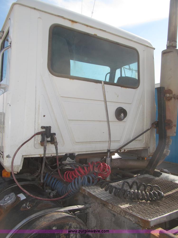 image for item F7149 1990 Mack CH612 semi truck