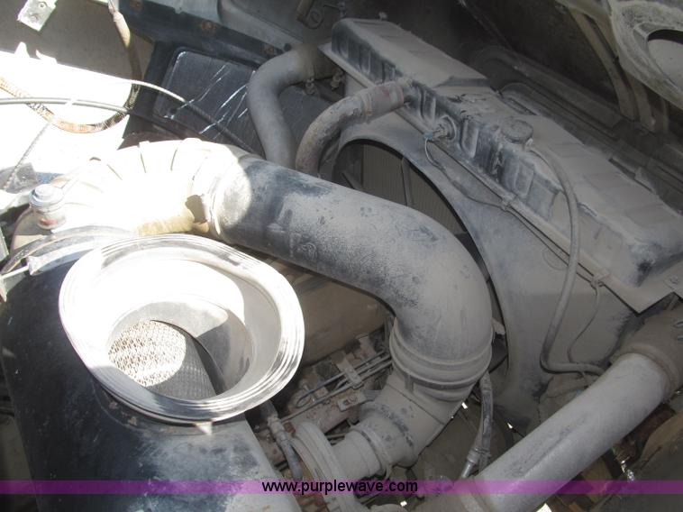 image for item F7149 1990 Mack CH612 semi truck