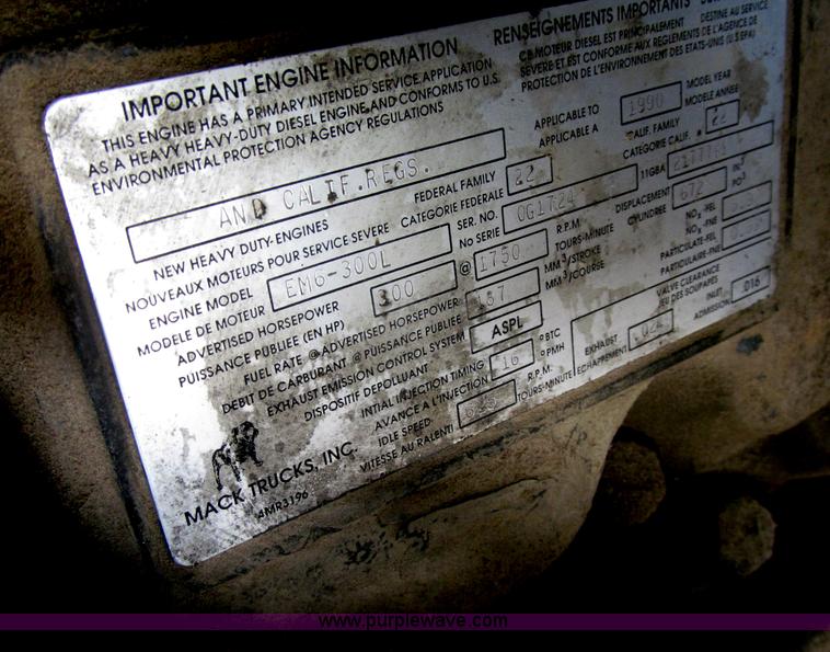 image for item F7149 1990 Mack CH612 semi truck