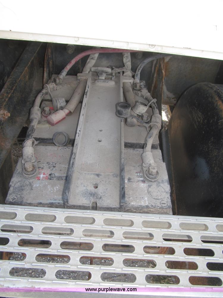 image for item F7149 1990 Mack CH612 semi truck