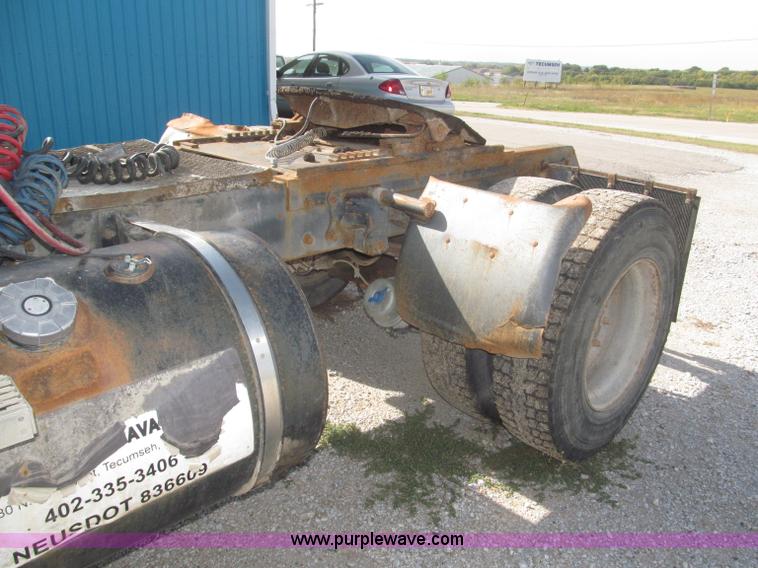 image for item F7149 1990 Mack CH612 semi truck