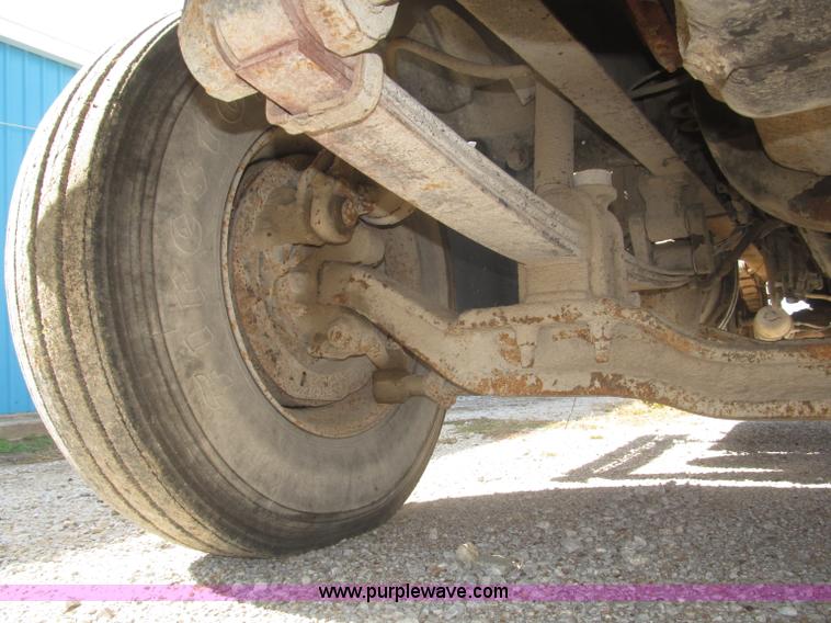 image for item F7149 1990 Mack CH612 semi truck