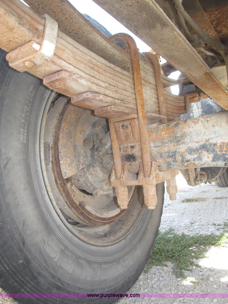 image for item F7149 1990 Mack CH612 semi truck