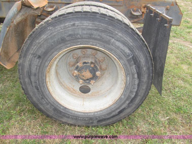 image for item F7149 1990 Mack CH612 semi truck