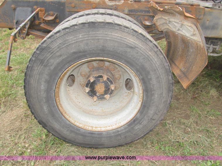 image for item F7149 1990 Mack CH612 semi truck