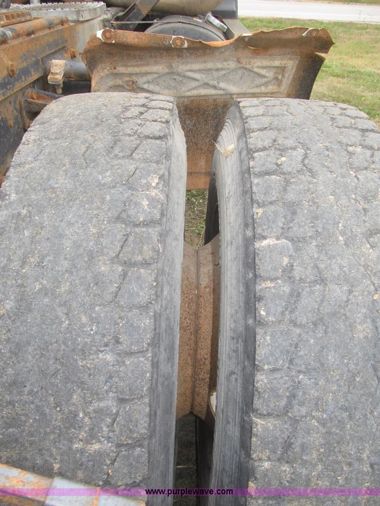 image for item F7149 1990 Mack CH612 semi truck