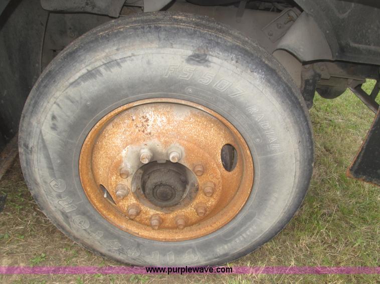 image for item F7149 1990 Mack CH612 semi truck