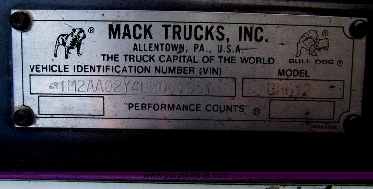 image for item F7149 1990 Mack CH612 semi truck