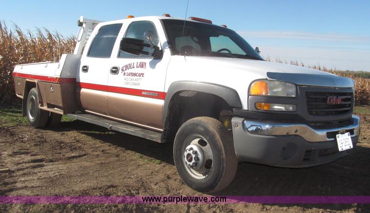 image for item F7161 2003 GMC Sierra 3500 Crew Cab utility truck