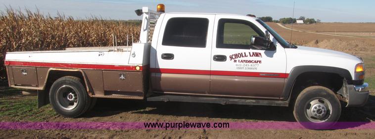 image for item F7161 2003 GMC Sierra 3500 Crew Cab utility truck