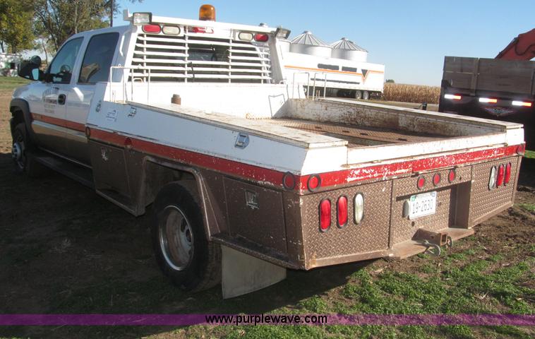 image for item F7161 2003 GMC Sierra 3500 Crew Cab utility truck