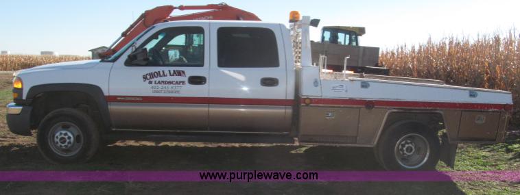 image for item F7161 2003 GMC Sierra 3500 Crew Cab utility truck