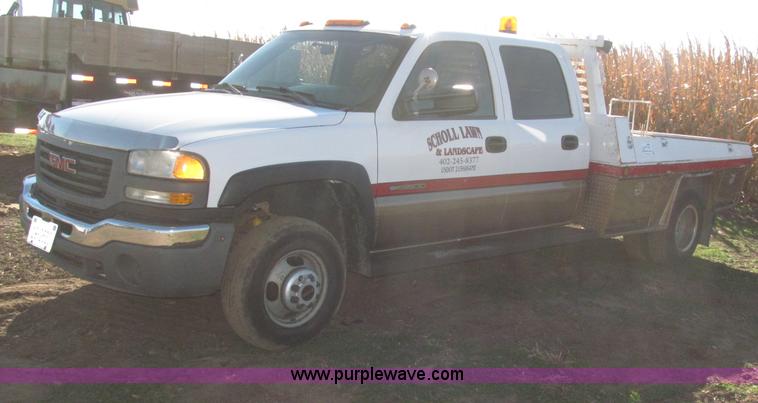 image for item F7161 2003 GMC Sierra 3500 Crew Cab utility truck