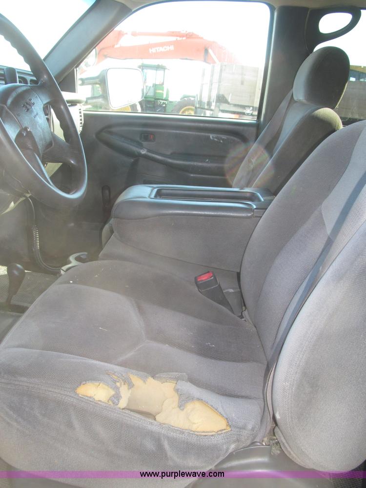 image for item F7161 2003 GMC Sierra 3500 Crew Cab utility truck