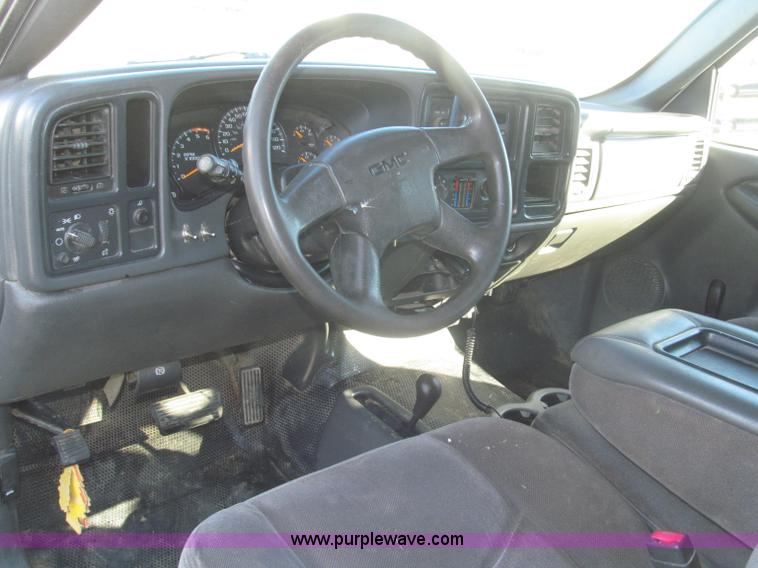 image for item F7161 2003 GMC Sierra 3500 Crew Cab utility truck