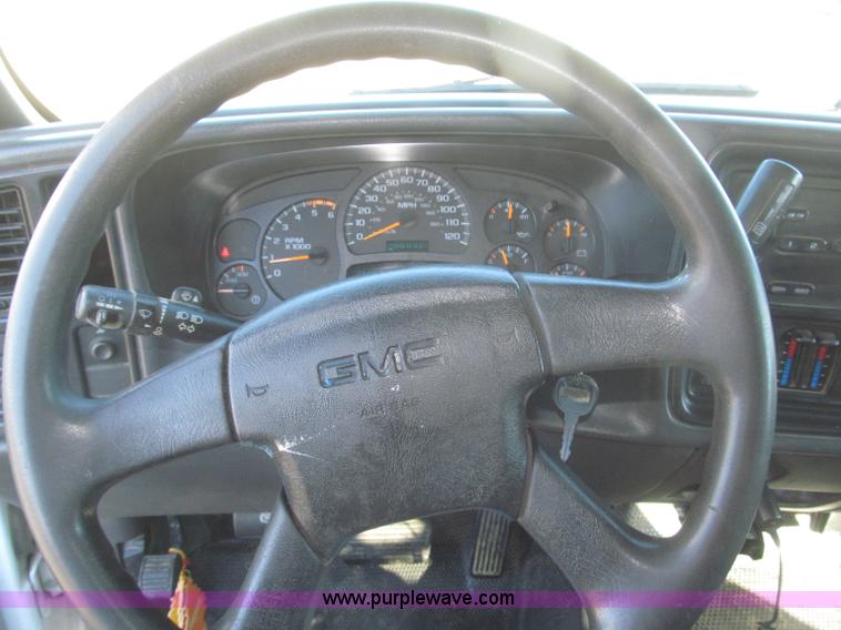 image for item F7161 2003 GMC Sierra 3500 Crew Cab utility truck