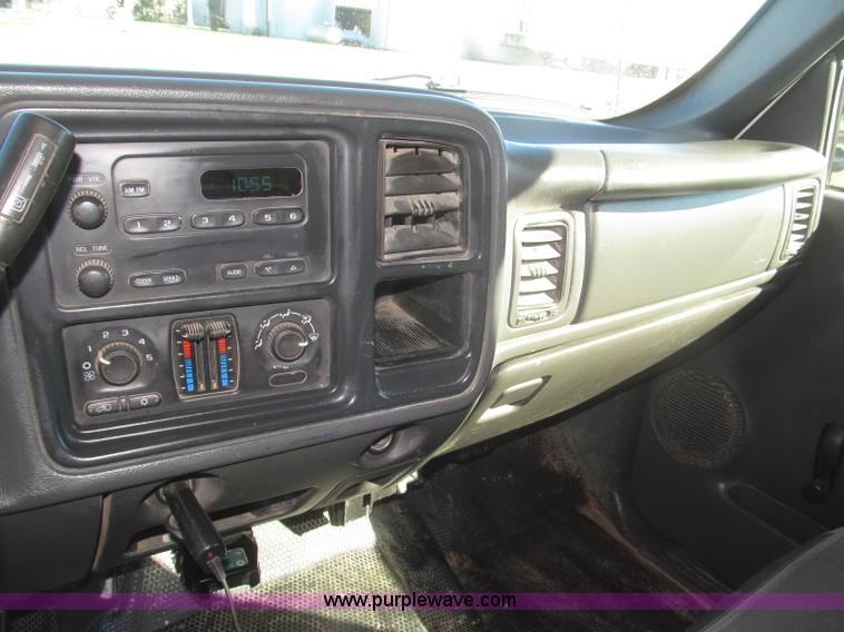 image for item F7161 2003 GMC Sierra 3500 Crew Cab utility truck
