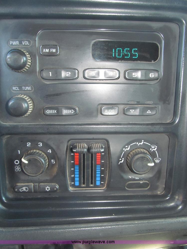 image for item F7161 2003 GMC Sierra 3500 Crew Cab utility truck