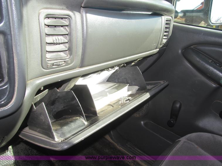 image for item F7161 2003 GMC Sierra 3500 Crew Cab utility truck