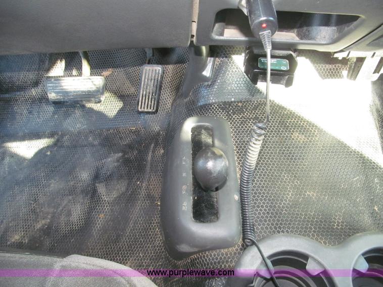 image for item F7161 2003 GMC Sierra 3500 Crew Cab utility truck