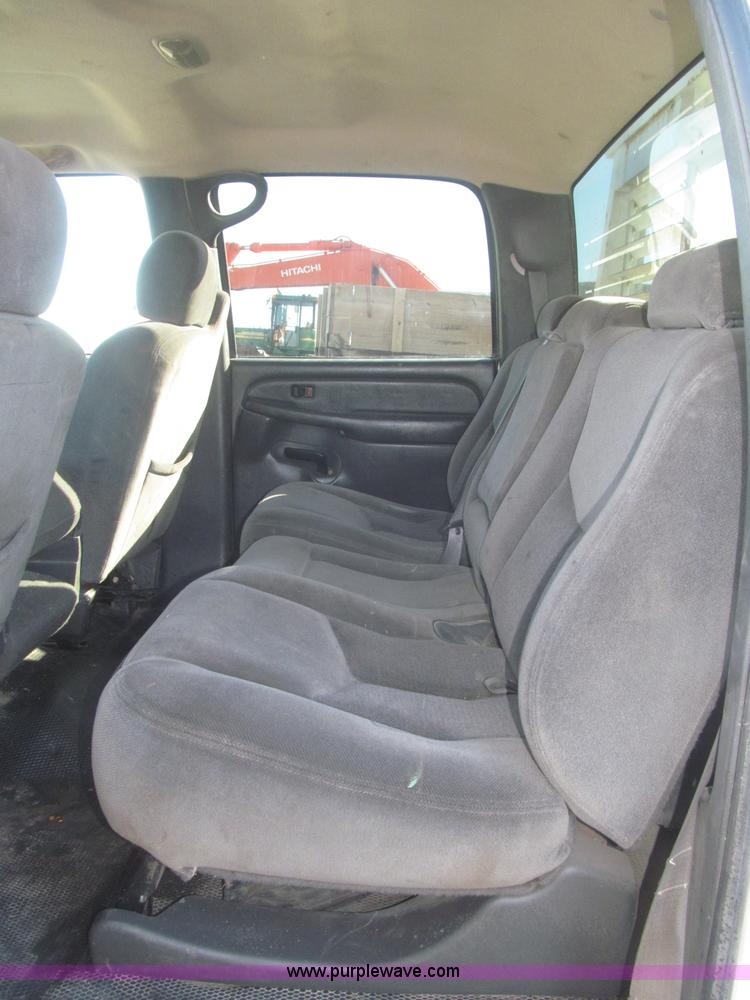 image for item F7161 2003 GMC Sierra 3500 Crew Cab utility truck