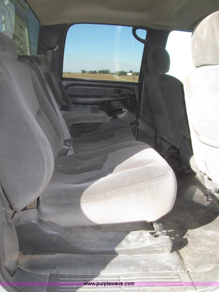 image for item F7161 2003 GMC Sierra 3500 Crew Cab utility truck