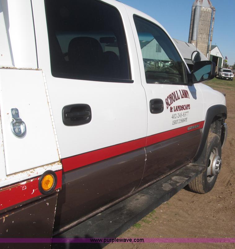 image for item F7161 2003 GMC Sierra 3500 Crew Cab utility truck