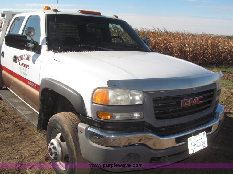 image for item F7161 2003 GMC Sierra 3500 Crew Cab utility truck