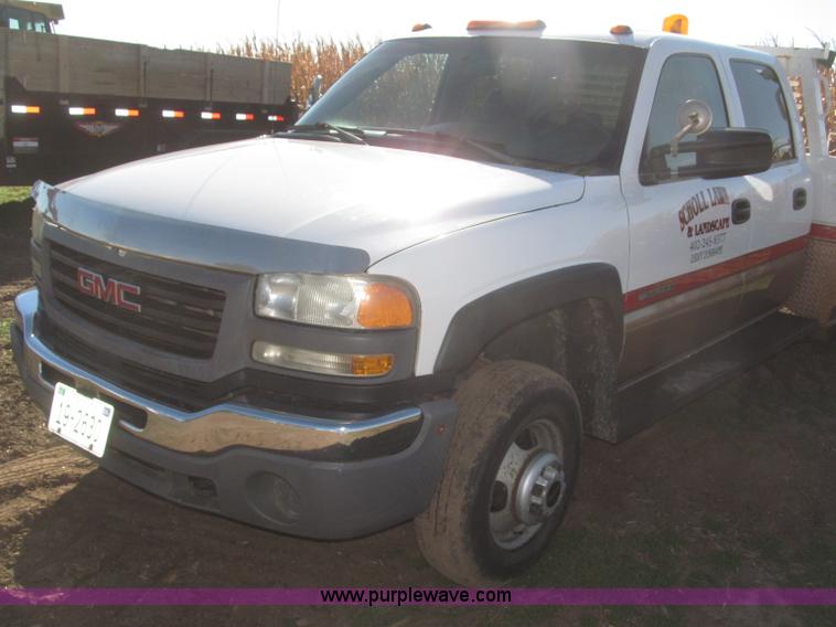image for item F7161 2003 GMC Sierra 3500 Crew Cab utility truck