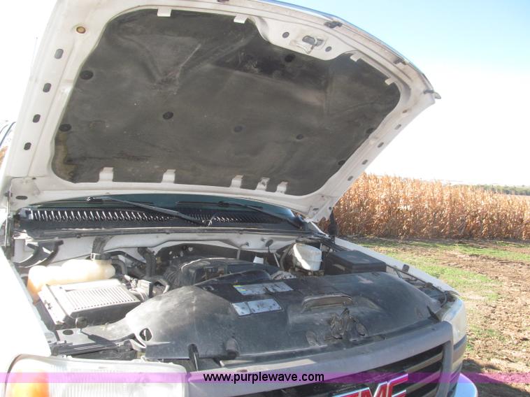 image for item F7161 2003 GMC Sierra 3500 Crew Cab utility truck